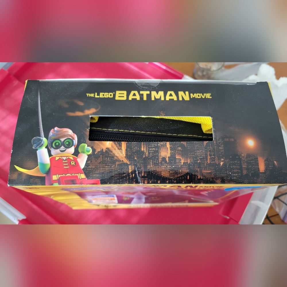 NIB The Lego Batman Movie Exclusive Lunchbox with Removable Cape and Movie - Picture 3 of 7